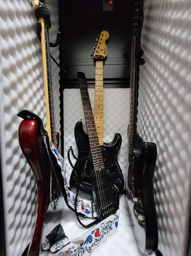 ART-288 吉他專用防潮櫃，保護吉他避免濕氣影響音板漲縮，是吉他的豪宅